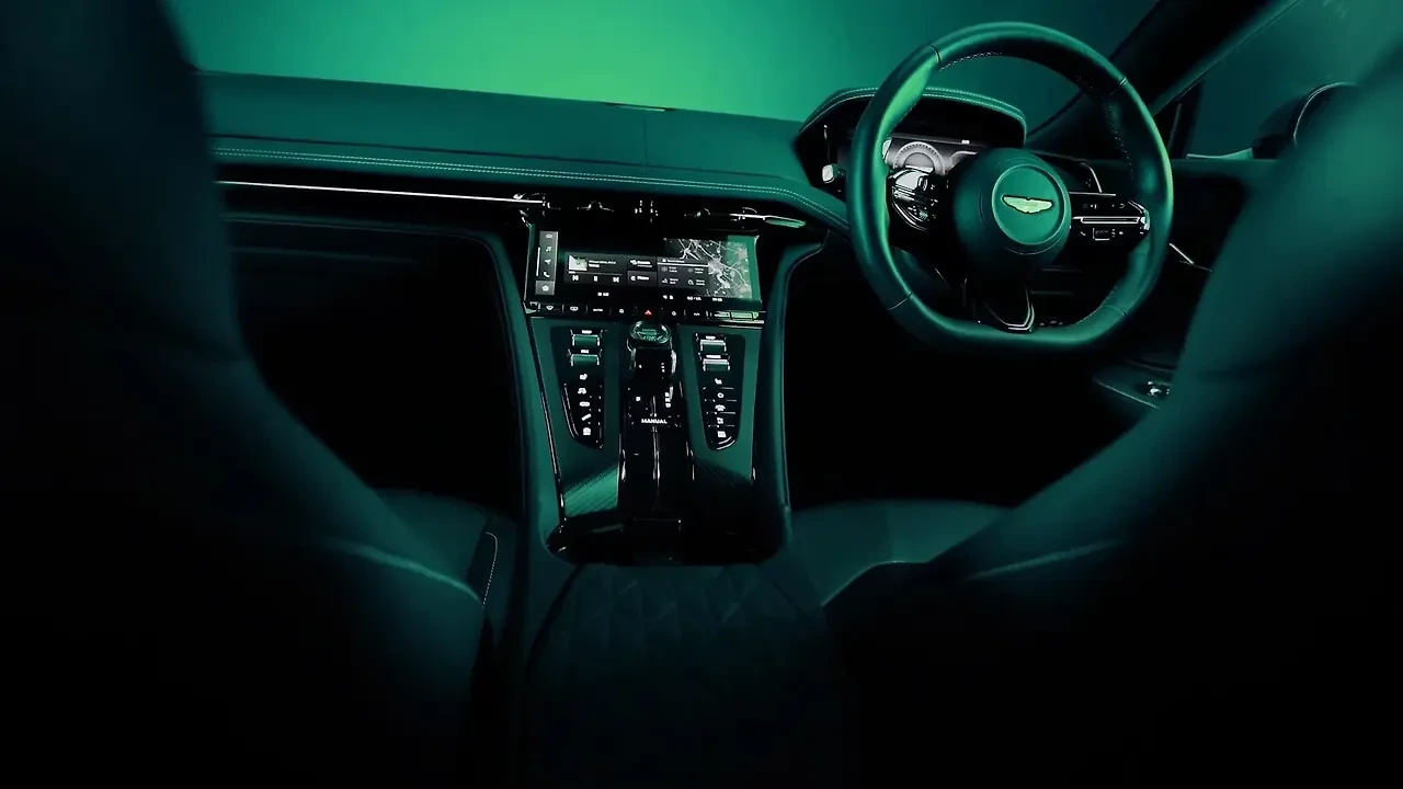 DB12 — Photo