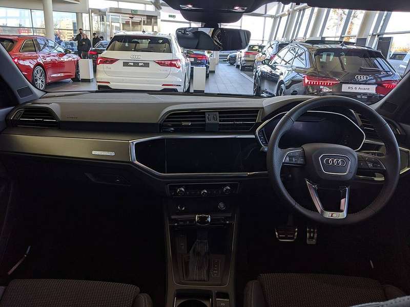 Q3 Sportback — Interior