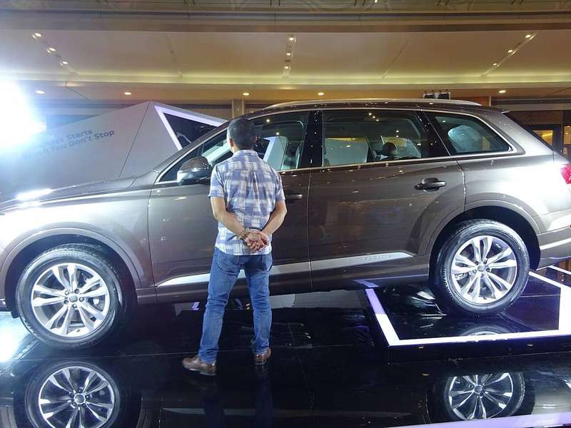 Q7 — Exterior