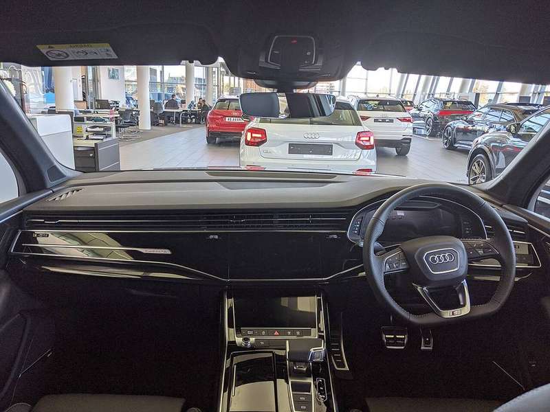 Q7 — Interior