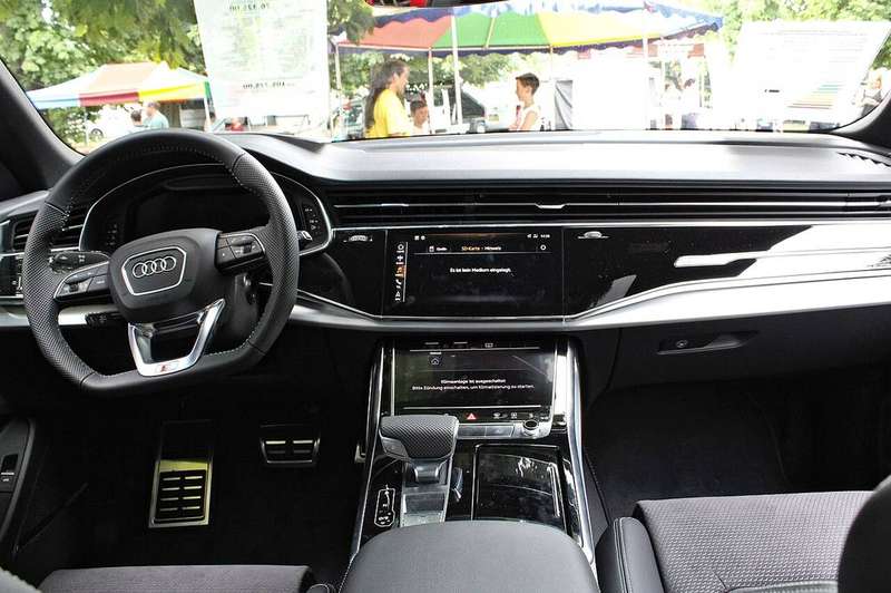 Q8 — Interior