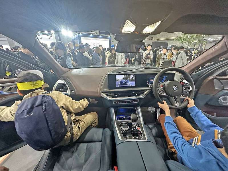 i5 — Interior