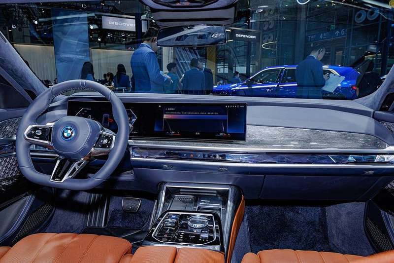 i7 — Interior
