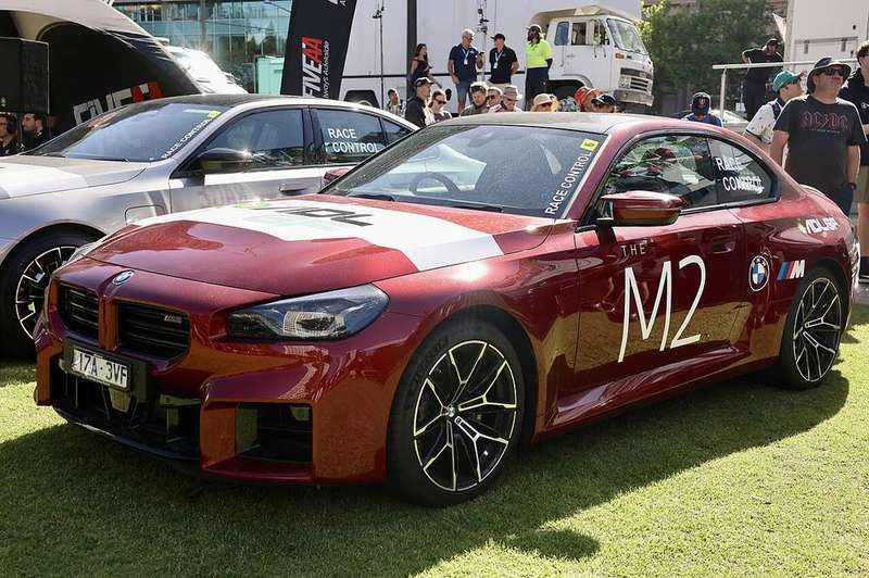 M2 — Exterior