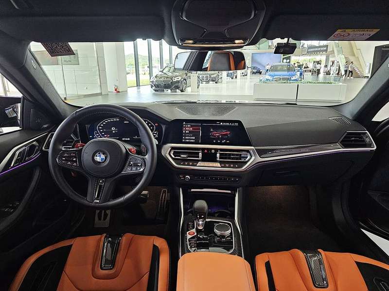 M4 Competition — Interior