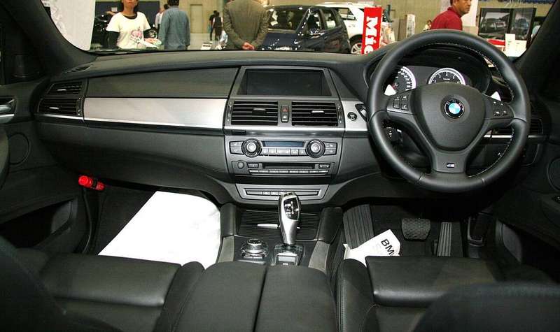 X6 — Interior