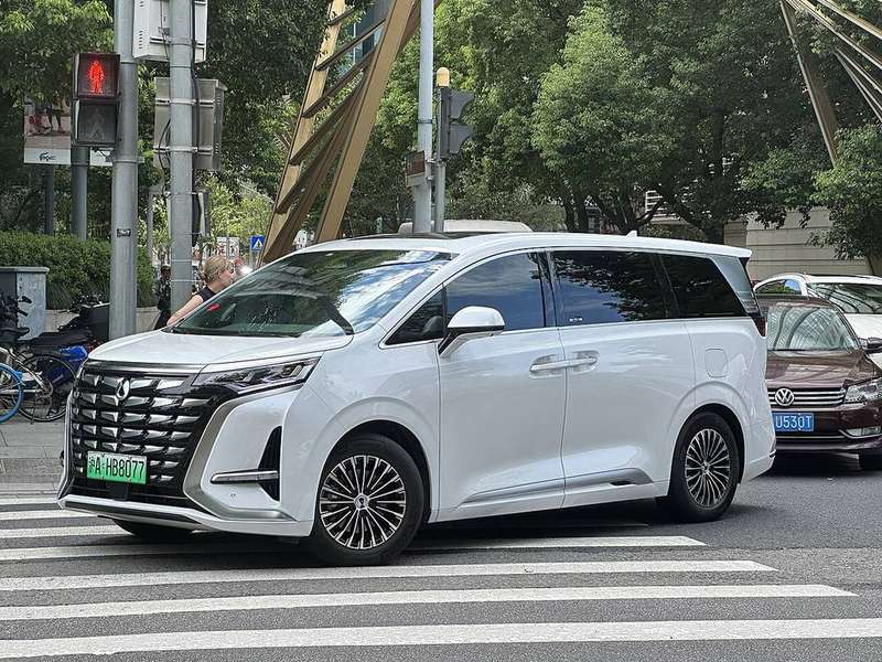 D9 — Exterior