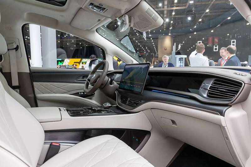 D9 — Interior