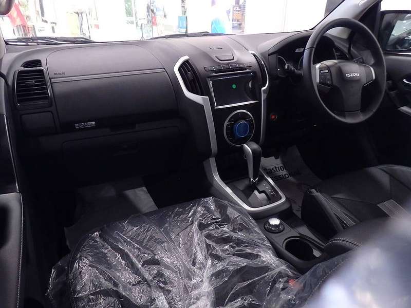 D-Max — Dashboard