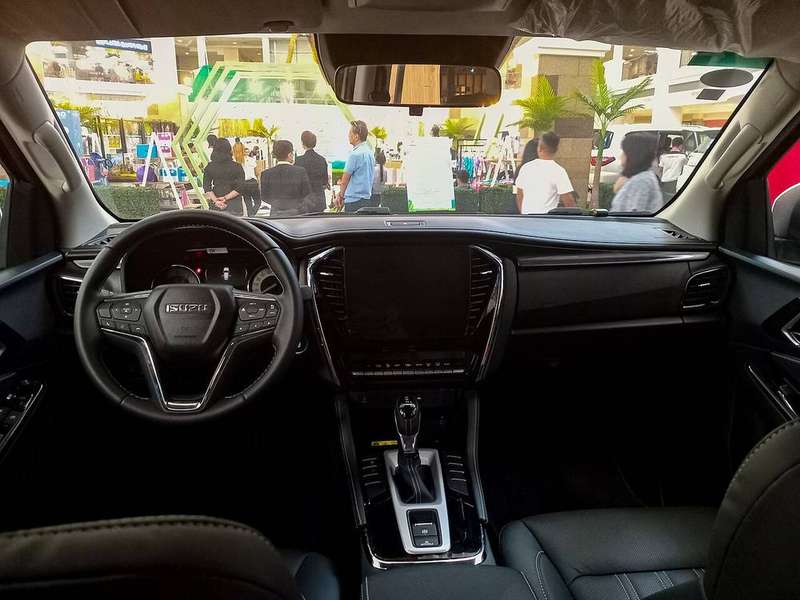 MU-X — Interior