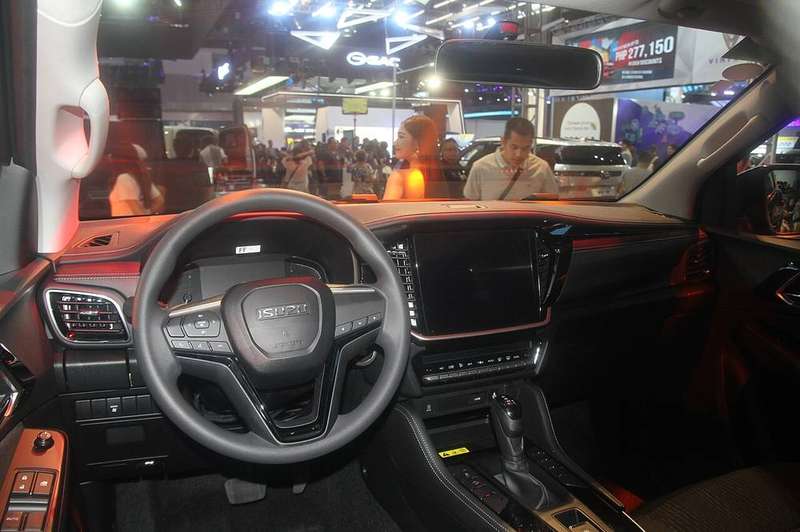 MU-X — Interior