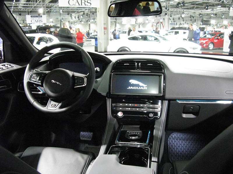 F-Pace — Interior