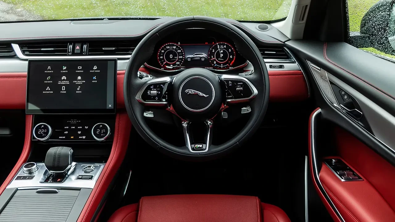 F-Pace — Photo