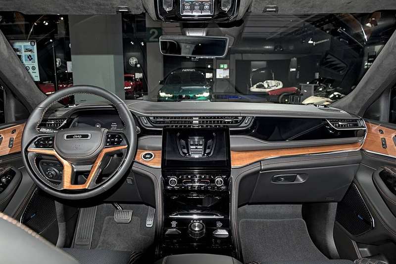 Grand Cherokee — Dashboard