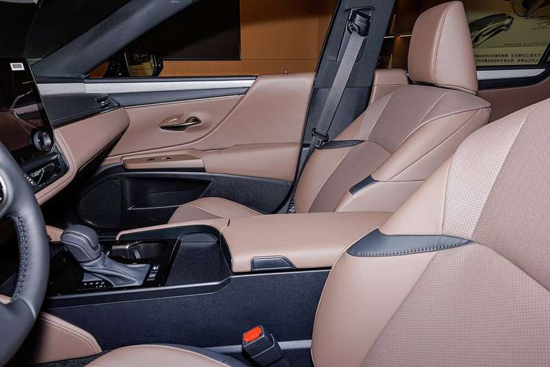 ES — Interior