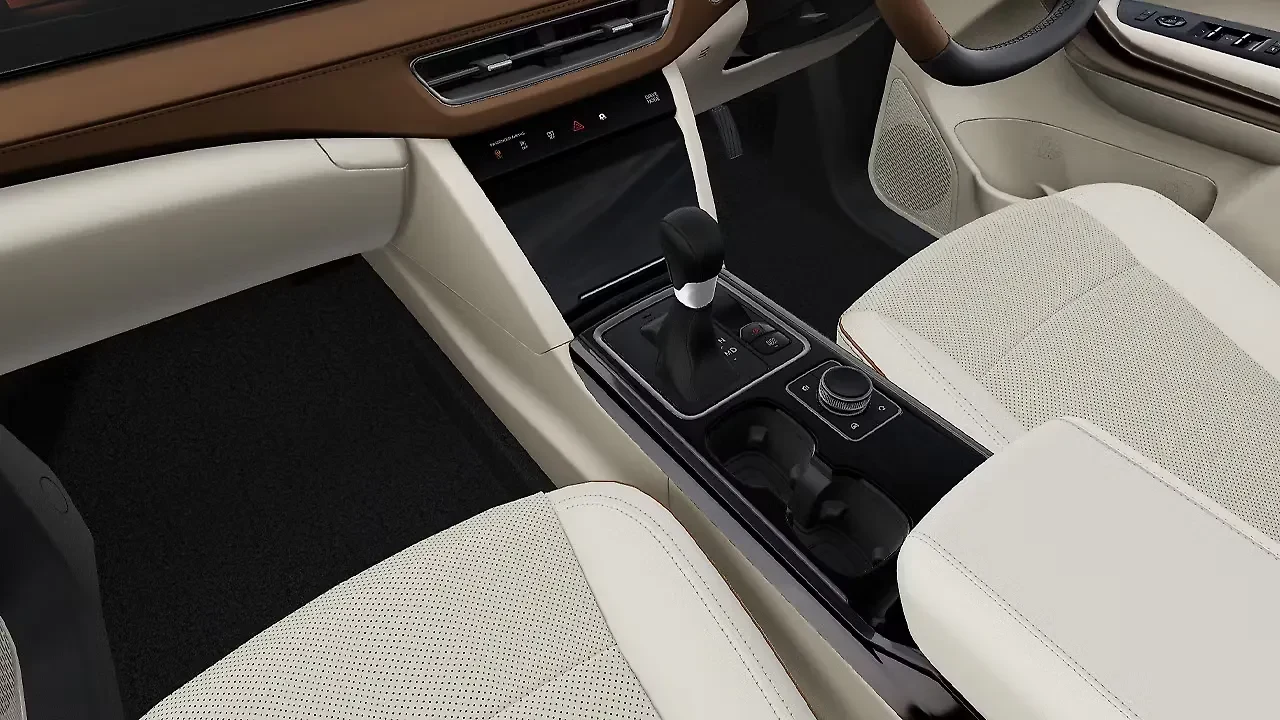 XUV 7XO — Photo
