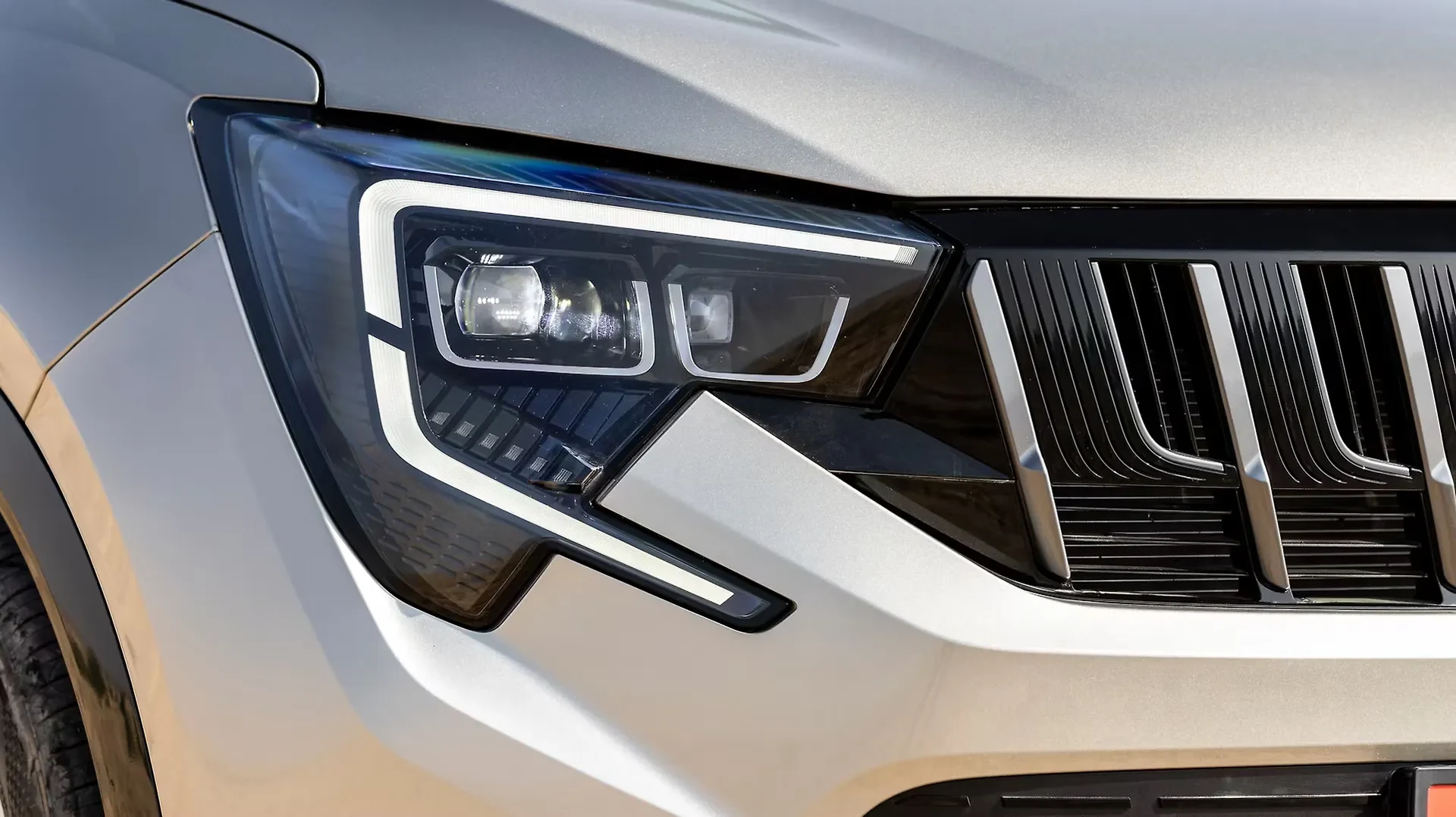 XUV 7XO — Photo