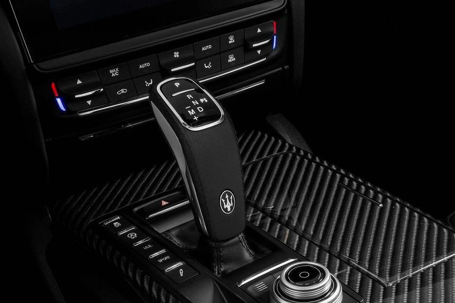 Quattroporte — Photo