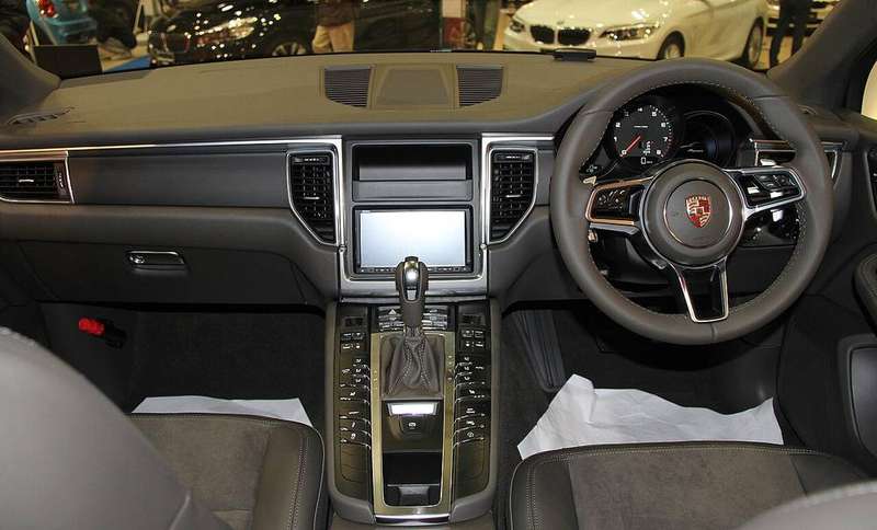 Macan — Interior