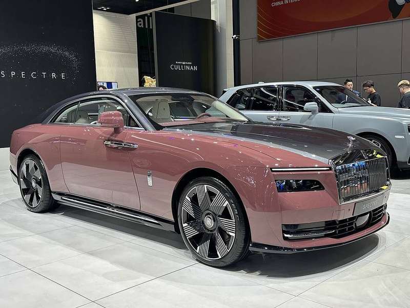 Spectre — Exterior