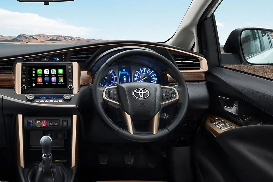 Innova Crysta — Photo