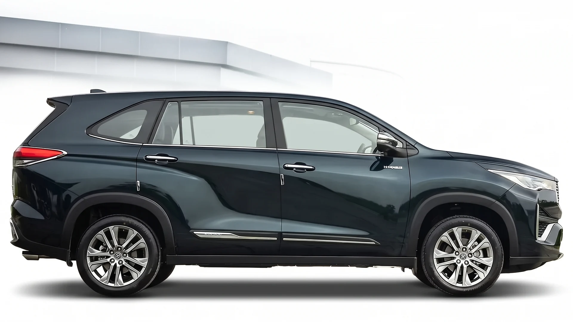 Innova Hycross — Photo