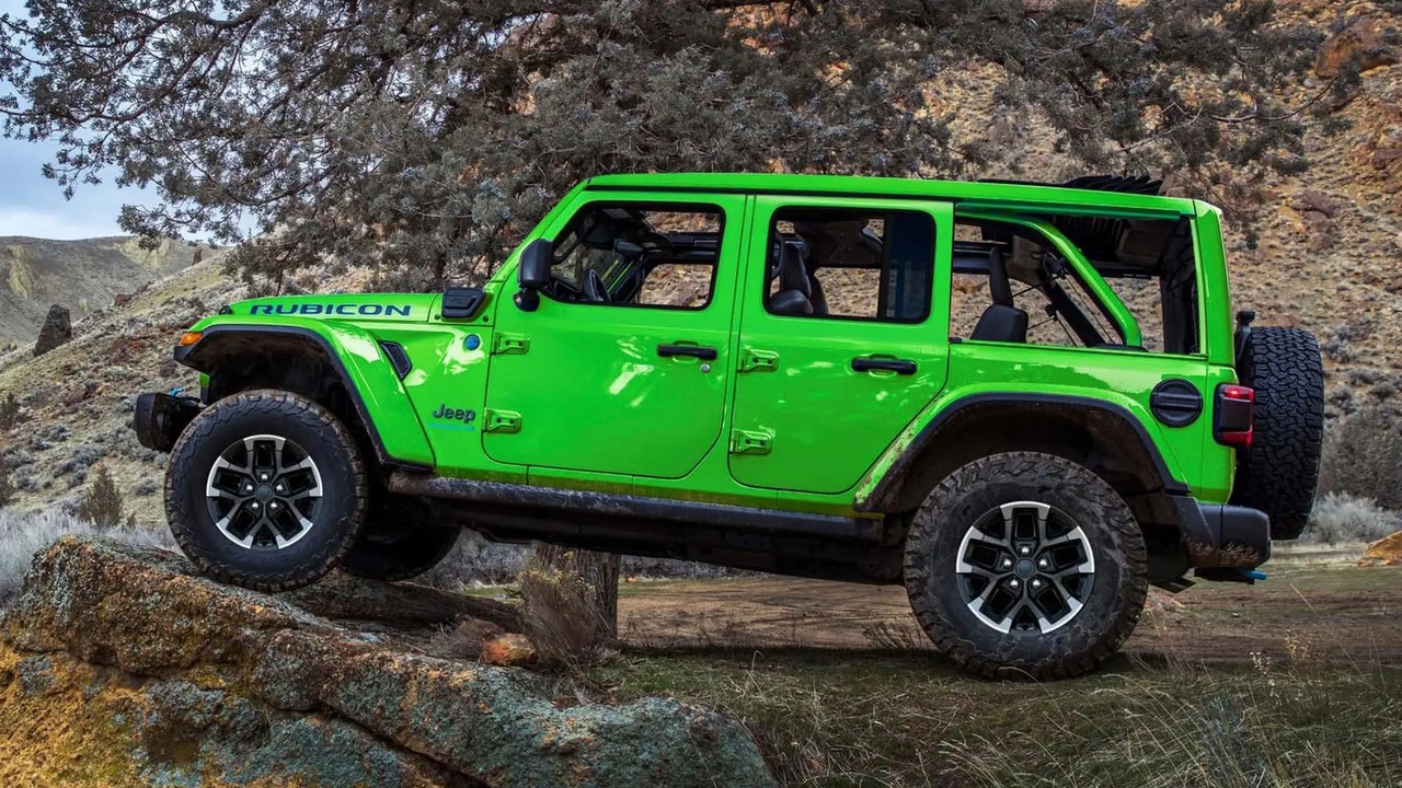 Mojito Green रंग की Jeep Wrangler Rubicon — Whitecap Edition का ख़ास Mojito Green शेड