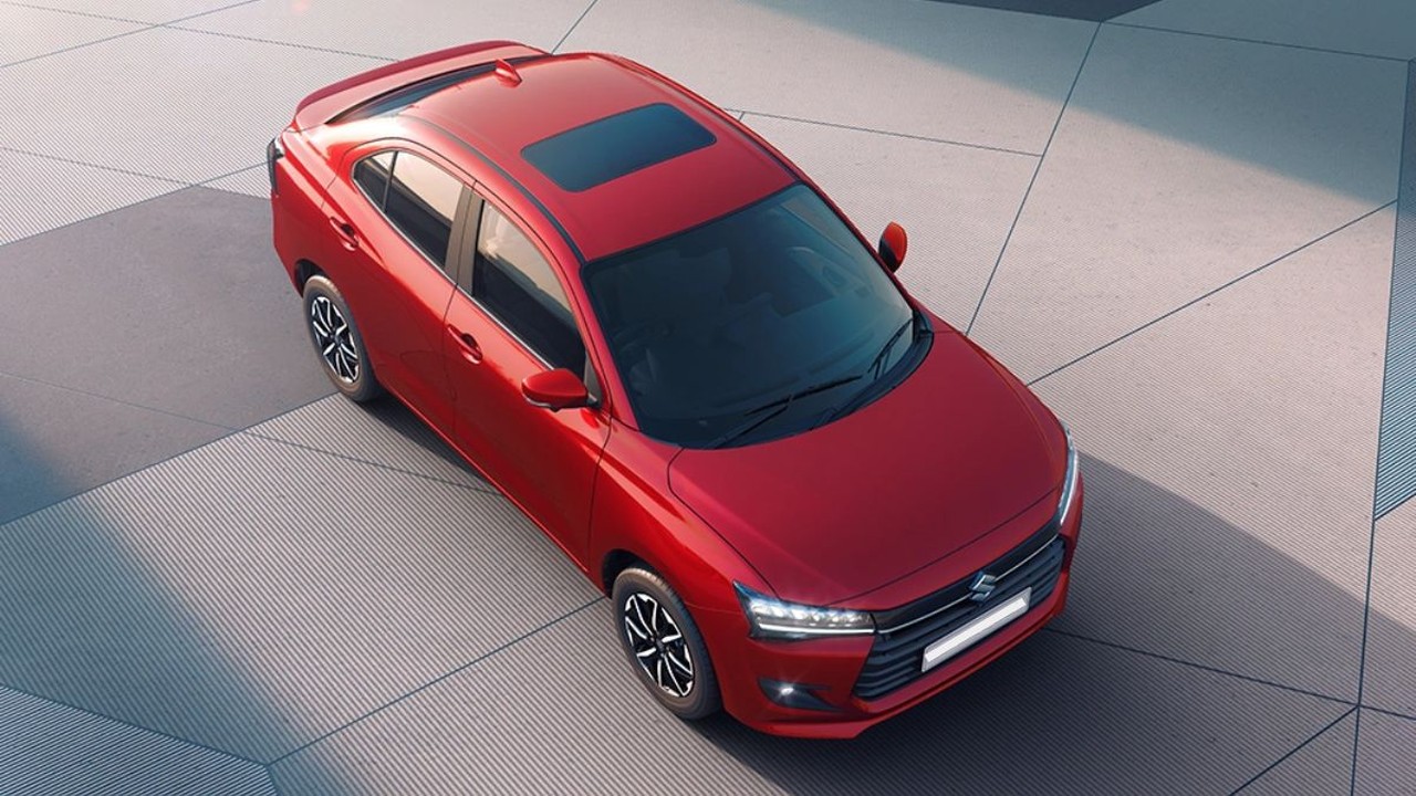 लाल रंग की नई Maruti Dzire सेडान का टॉप व्यू