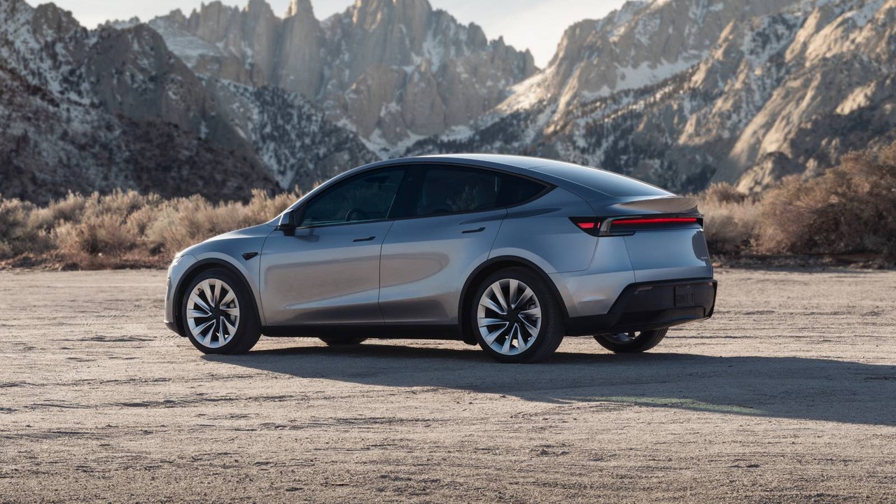 Tesla Model Y — कंपनी के Switch and Save Carnival में इसकी इफेक्टिव मासिक लागत ₹19,990 बताई जा रही है
