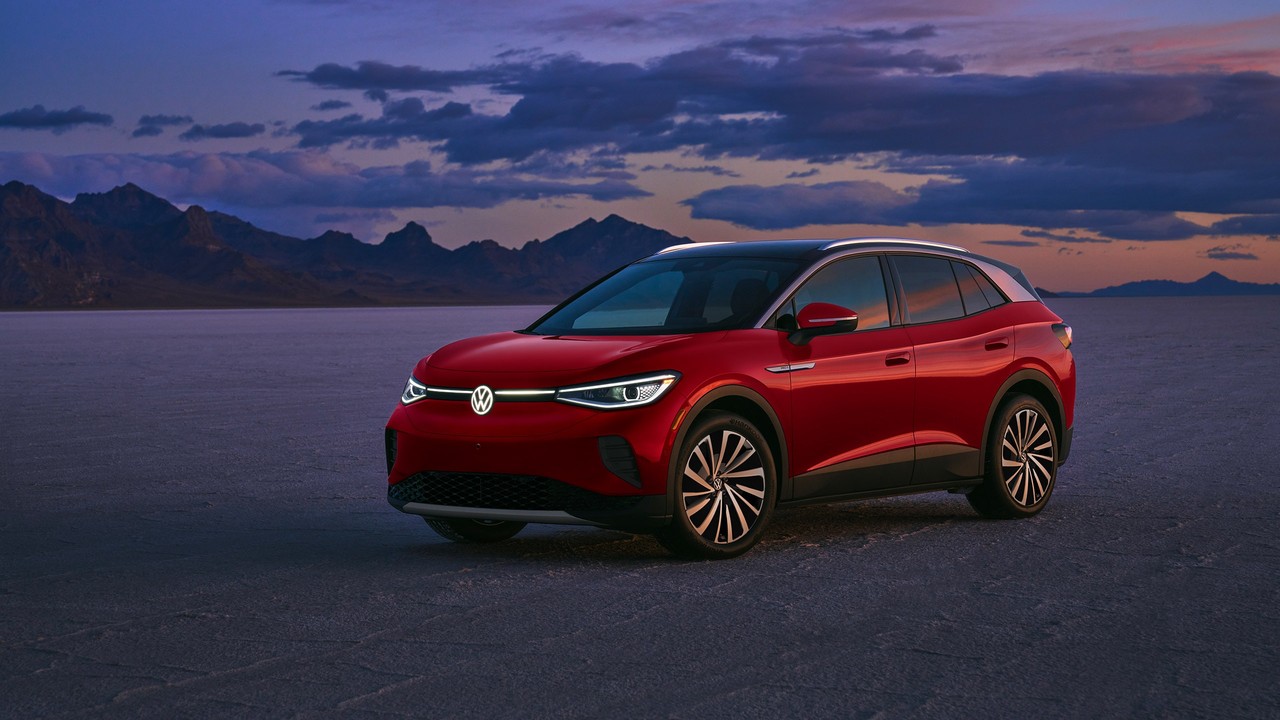 Volkswagen ID.4 — कंपनी की ग्लोबल इलेक्ट्रिक SUV; भारत में अभी Volkswagen या Skoda की कोई इलेक्ट्रिक कार नहीं बिकती